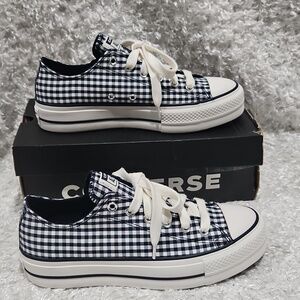 NWT Converse Platform Sneakers